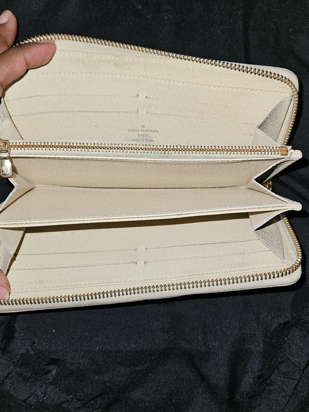 Louis Vuitton Damier Azur Zip Wallet - Cream - Picture 3 of 8